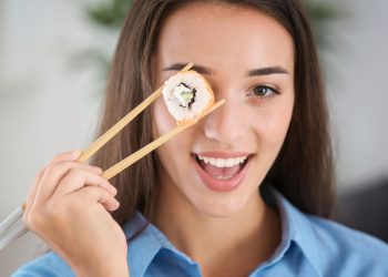 Как приготовить суши и роллы дома