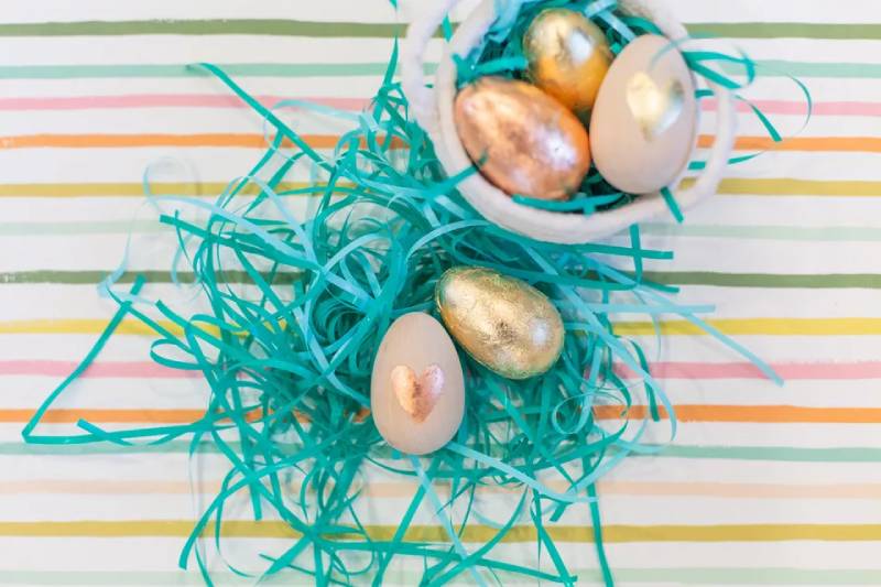 Драгоценные яйца ㅡ украшаем при помощи фольги