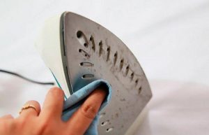 Как почистить утюг в домашних условиях