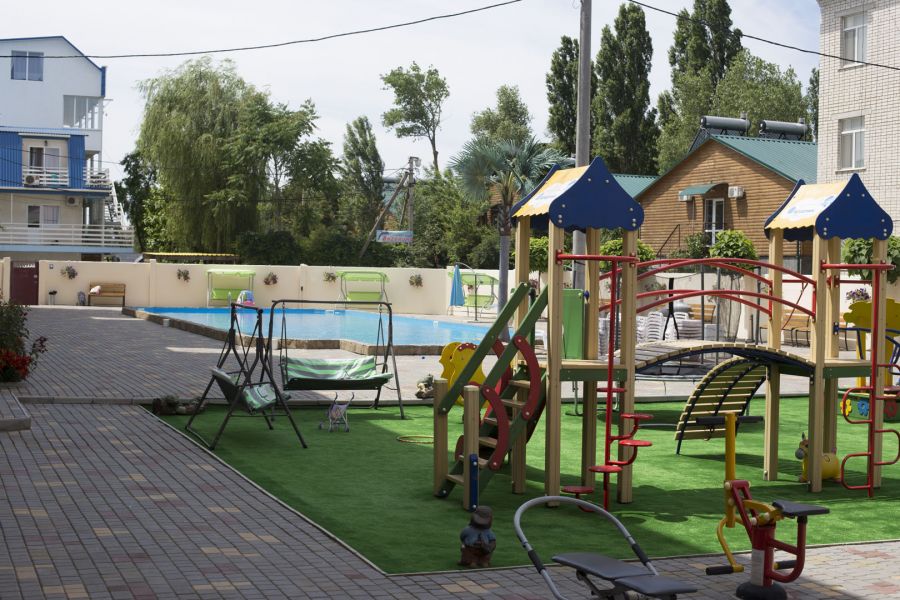 Территория базы отдыха Оранж