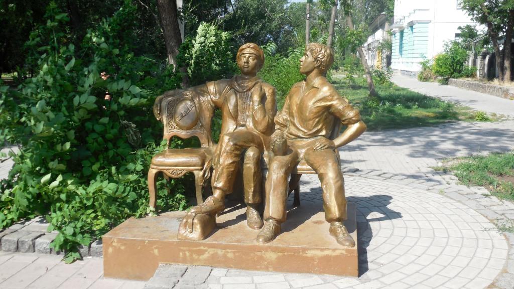 Памятник «Дети лейтенанта Шмидта»