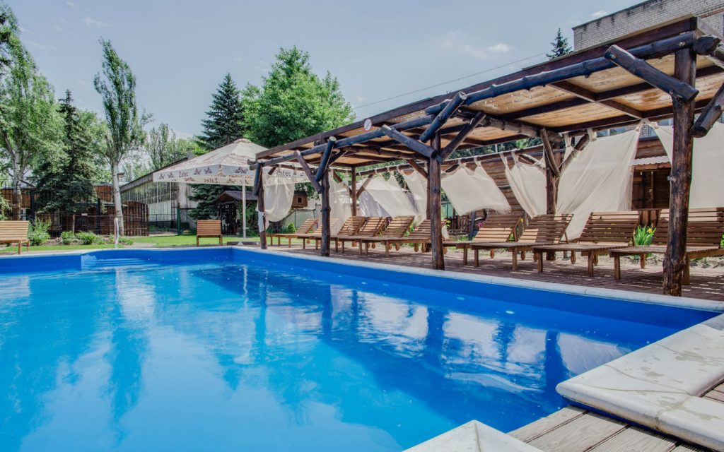 Бассейн в «Rental Center»