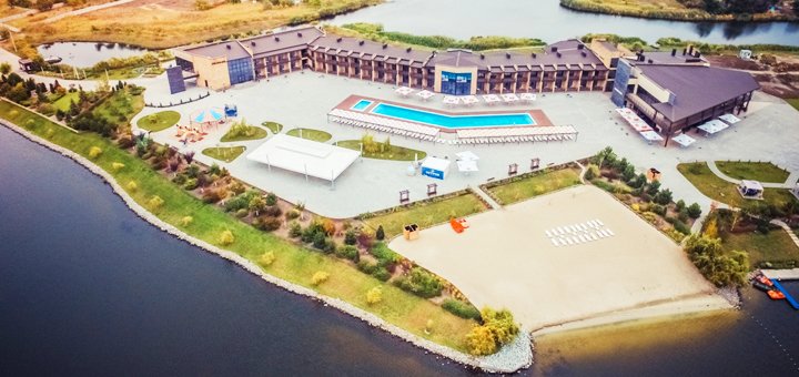 Заміський комплекс «Острів River Club»