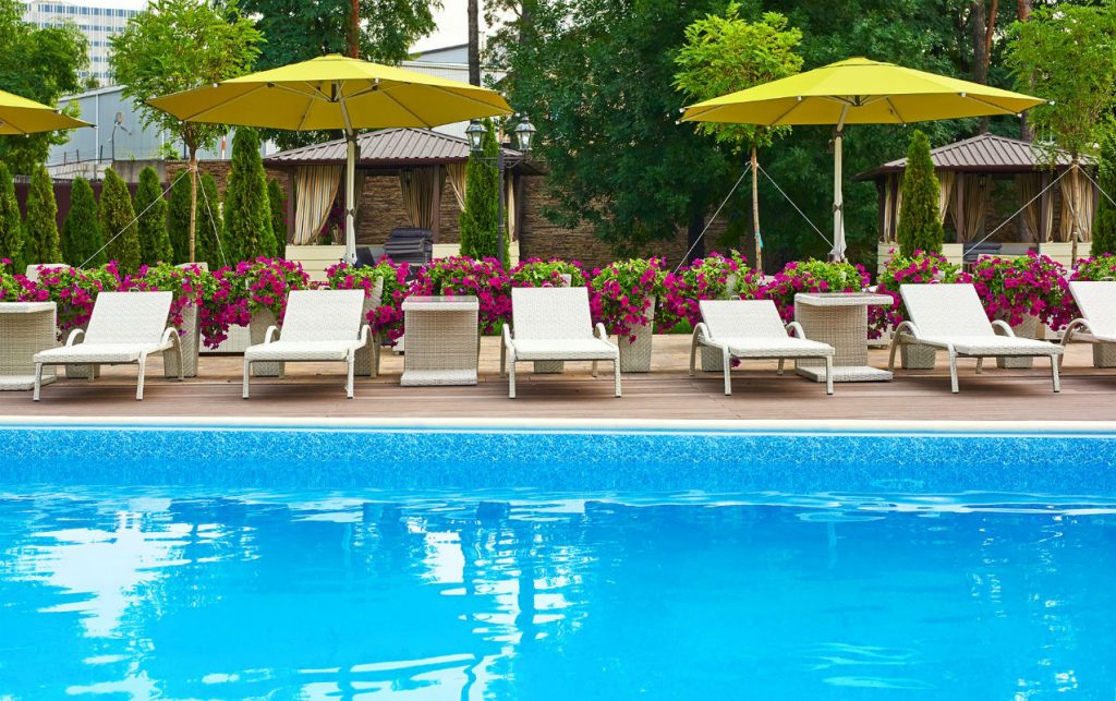 Отдых у бассейна под Киевом в «City Holiday Resort Spa»