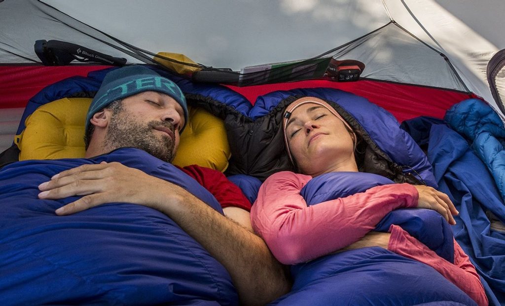 Удобный спальник – маст-хев для удачного путешествия с палатками