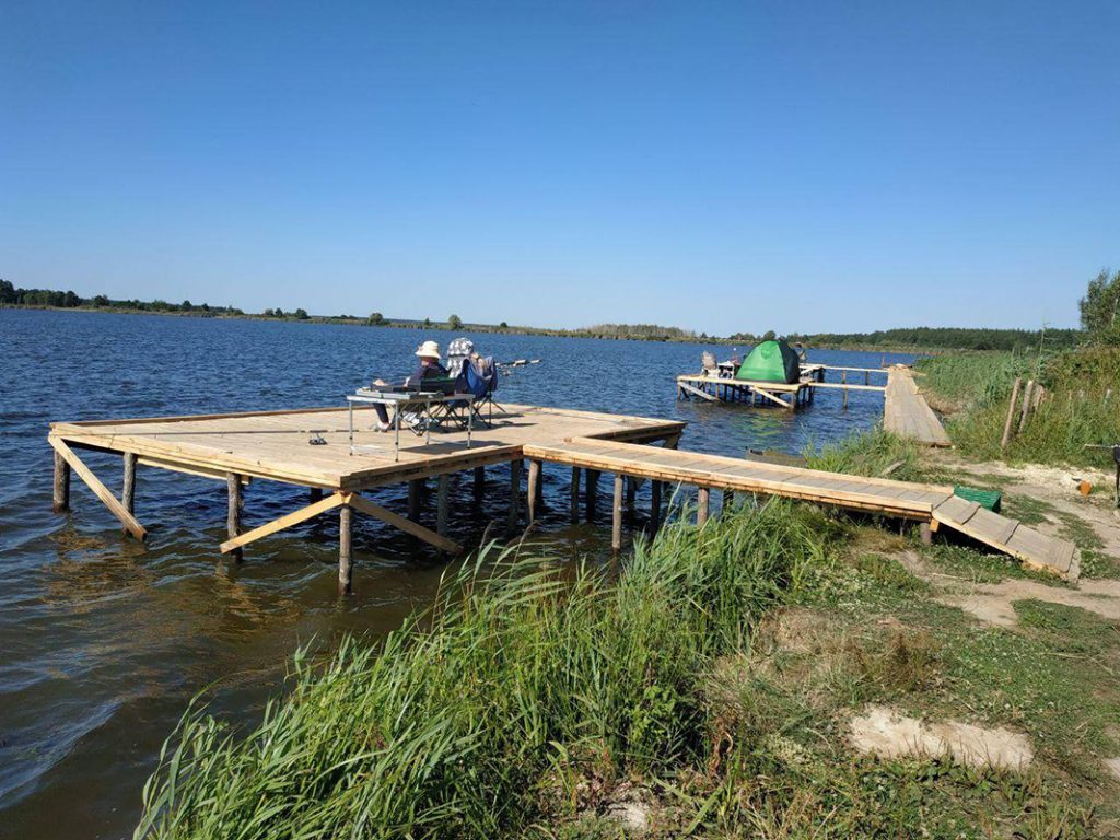 Платная рыбалка с большой вымостки на озере «Глория» в Киевской области