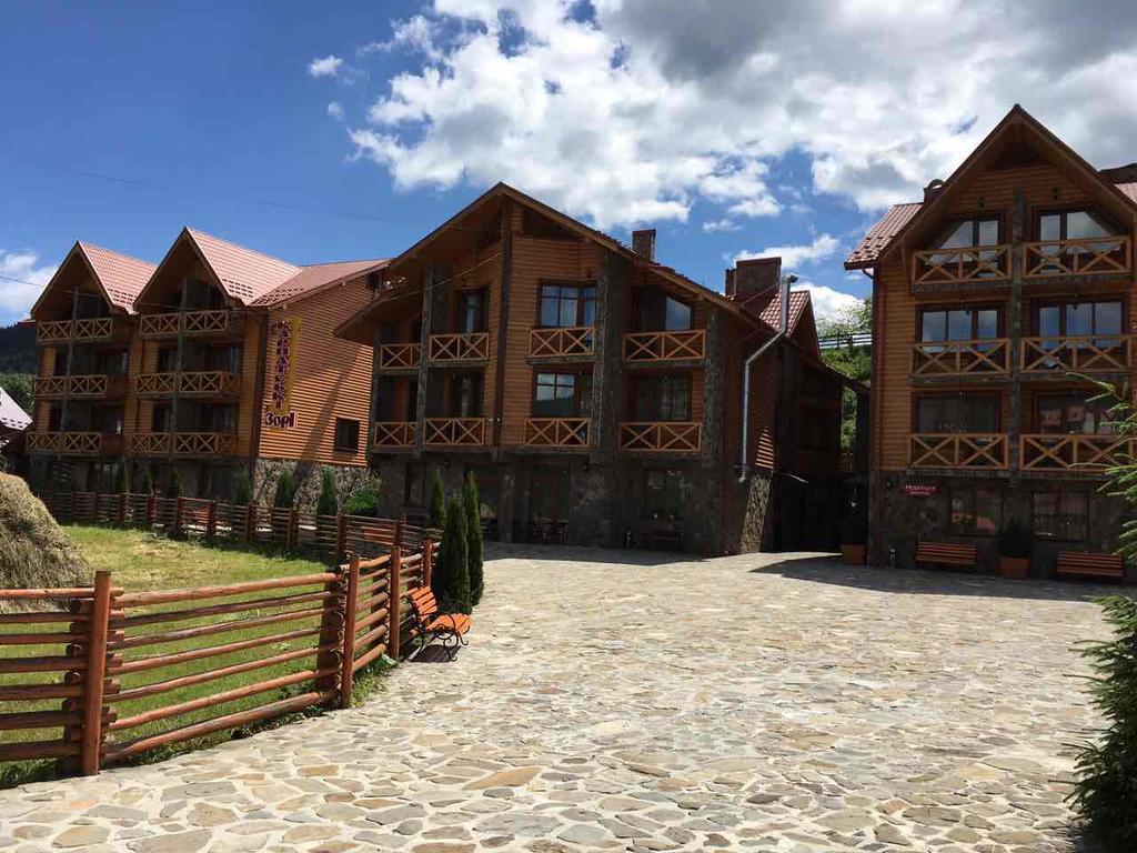 Отель Карпатські зорі