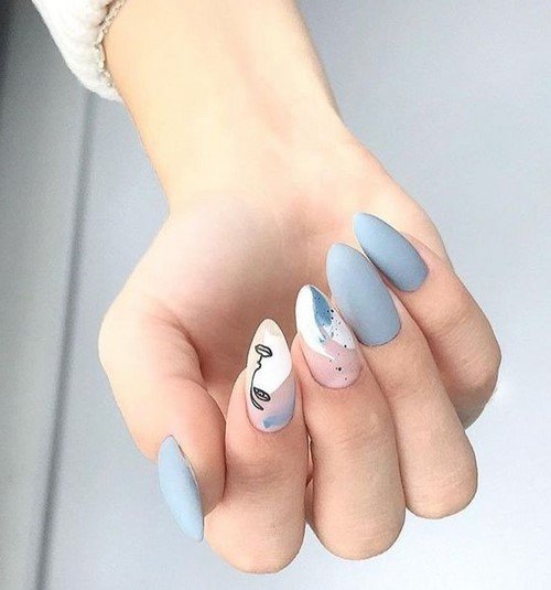 Нейл-дизайн «negative space» блакитний