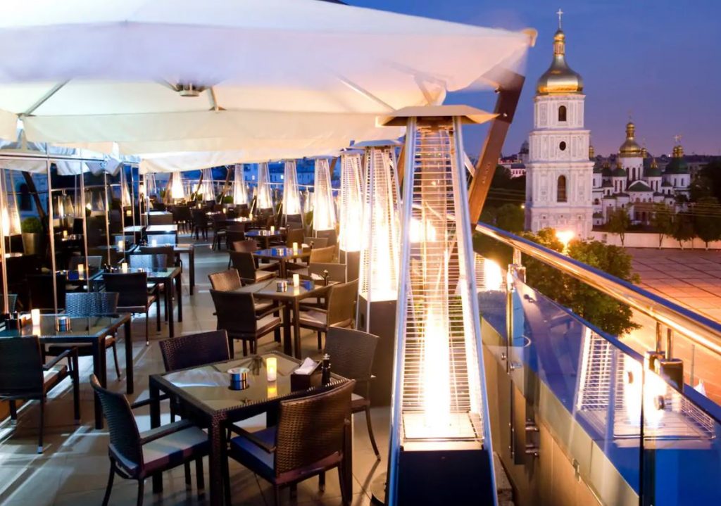  «Bar on 8» на даху готелю «Hyatt Regency Kyiv»