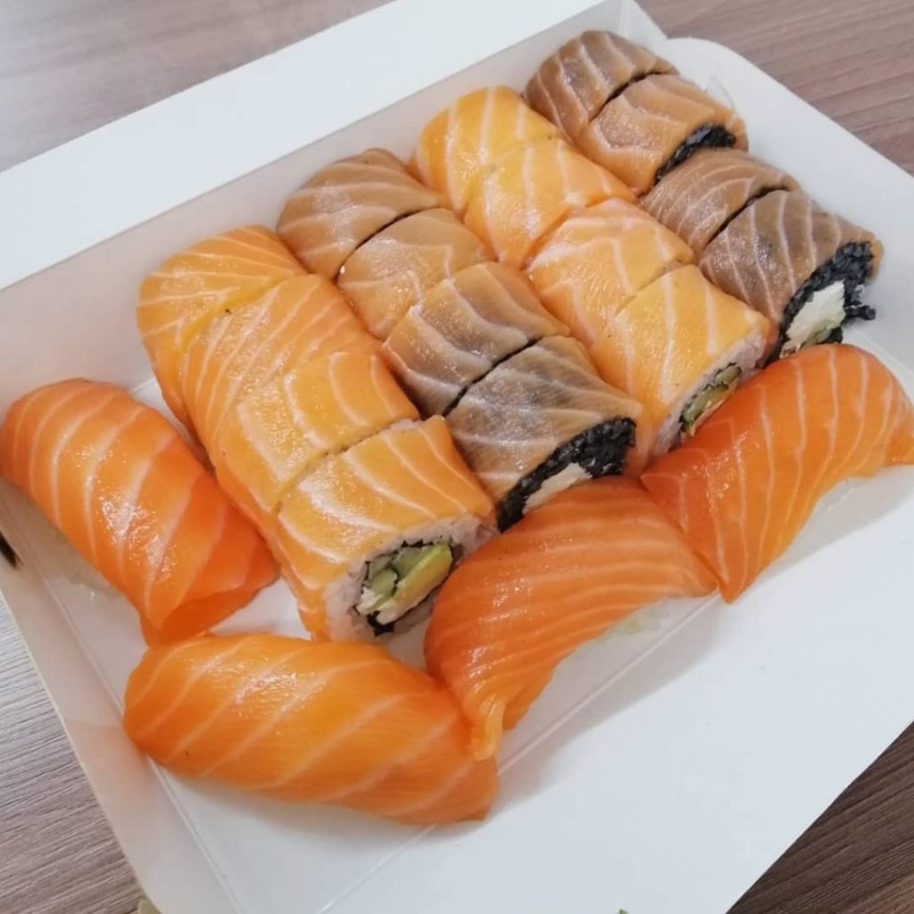 «Sushi for you»: роли і суші з великою кількістю риби