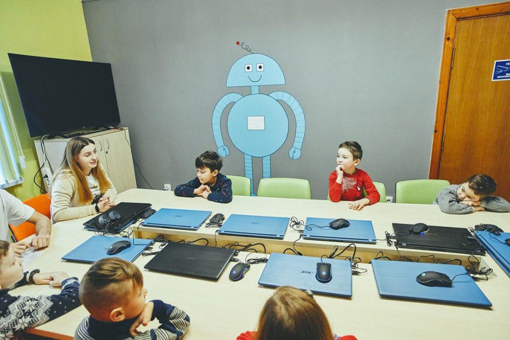 Заняття з робототехніки, поки в школах осінні канікули