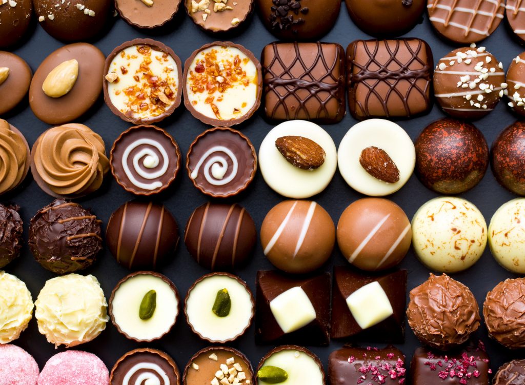набір шоколадних цукерок створених власноруч