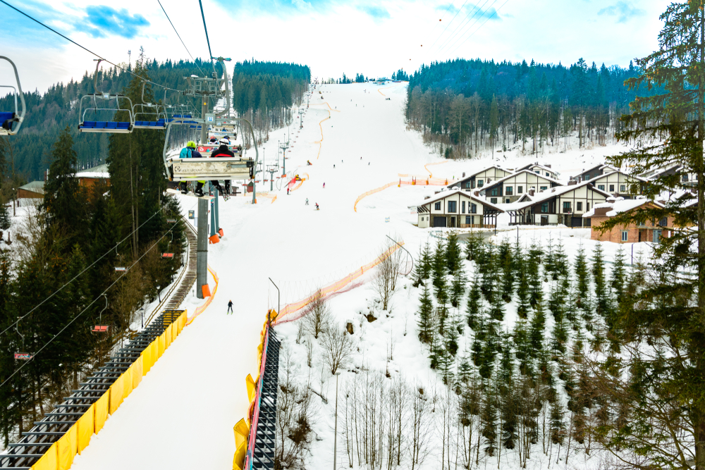 Кататися на лижах в Буковелі можна вже з початку грудня