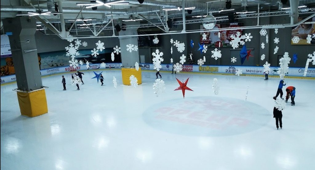 Каток FIFTY Ice Arena в ТРЦ «Космополіт»