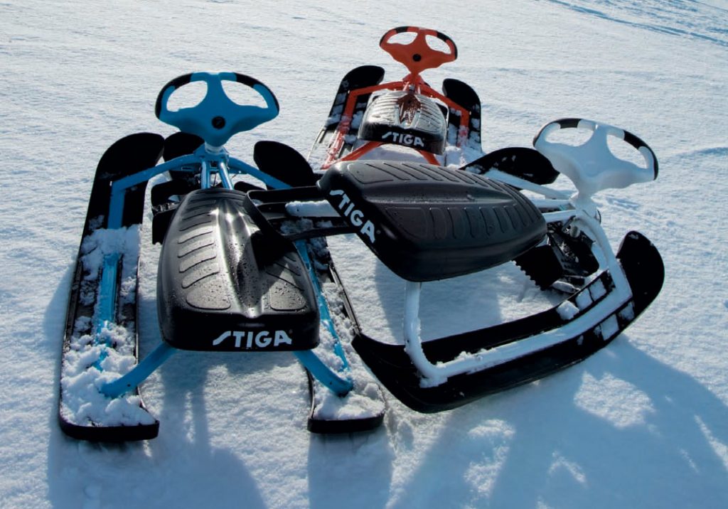 Снігокати дуже схожі на міні-снігоходи, тільки без мотора.