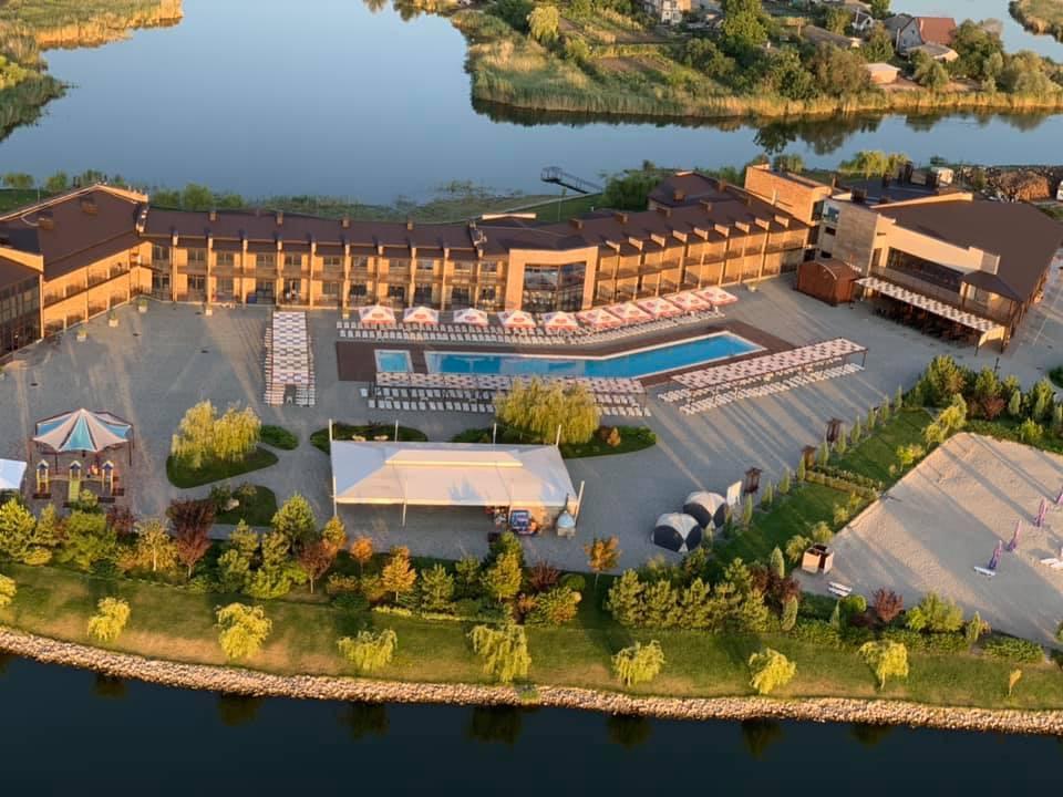 «Остров River Club»