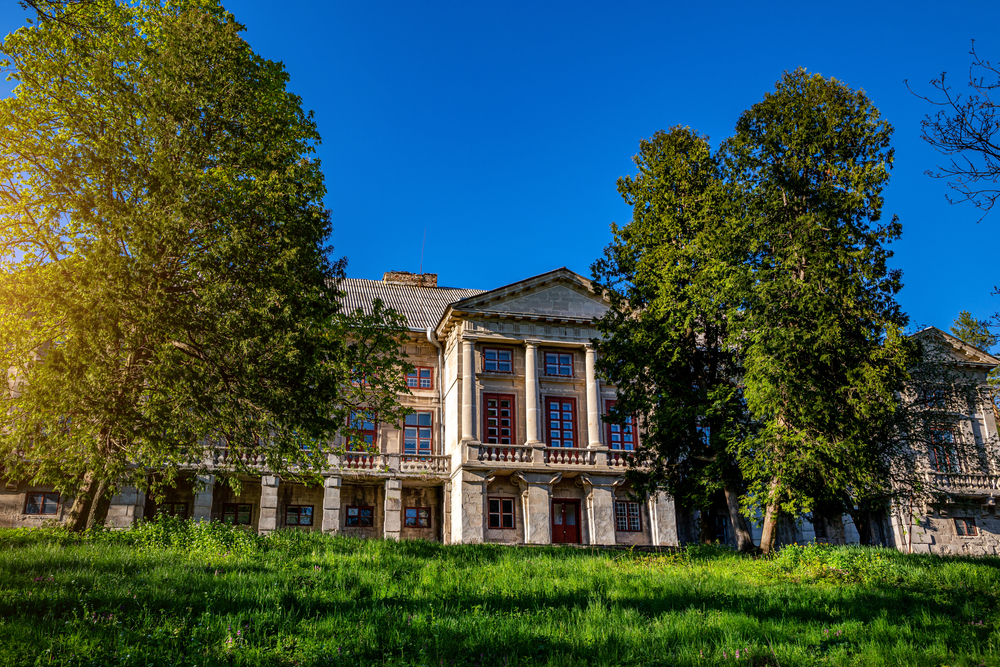 Дворец Орловского построен в стиле раннего французского классицизма