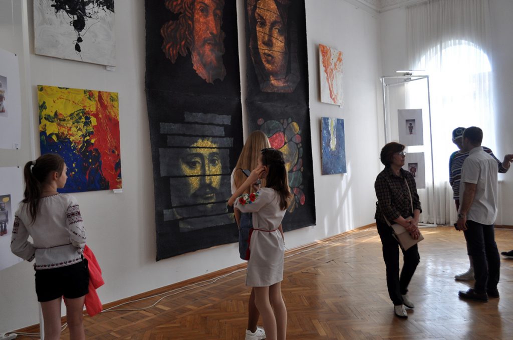 Выставка современного искусства в Черкасском художественном музее