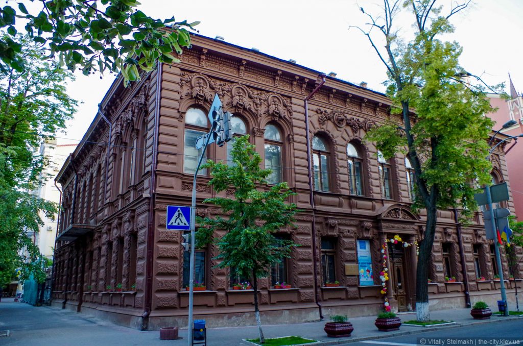 Фасад маєтку Могілевцева