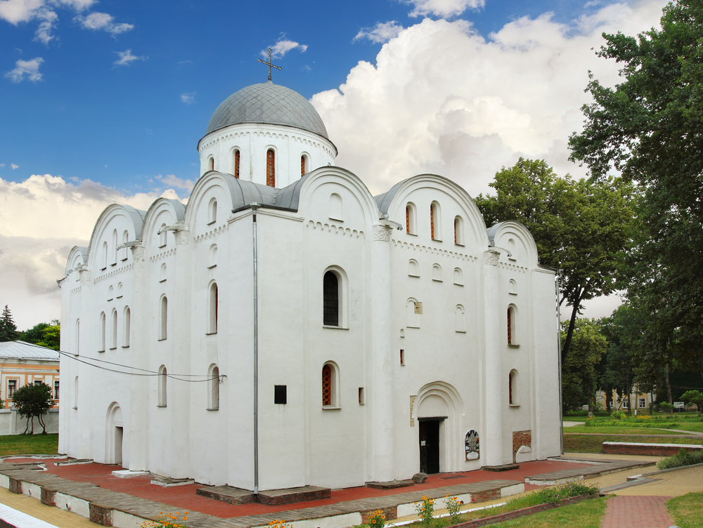 Величавый белокаменный Борисоглебский собор 