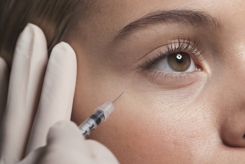 Ін'єкційна блефаропластика для омолодження шкіри навколо очей