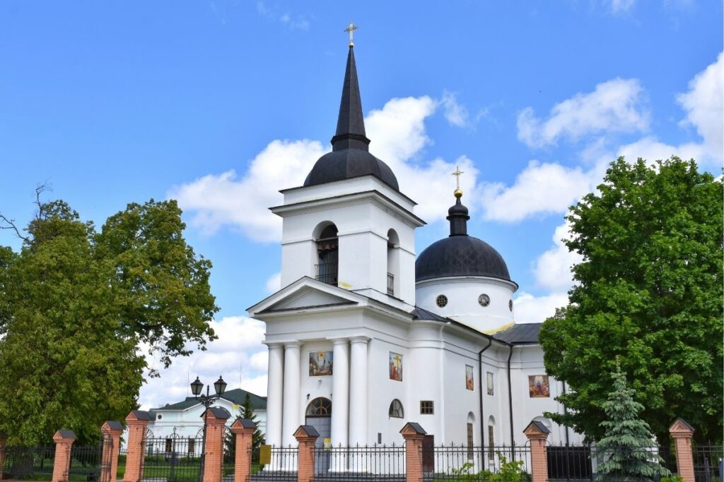 Воскресенская церковь с захоронением Разумовского