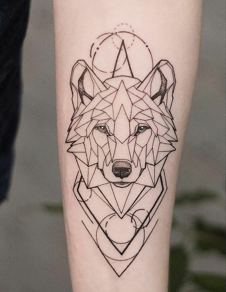 Татуировка волка в стиле Геометрия