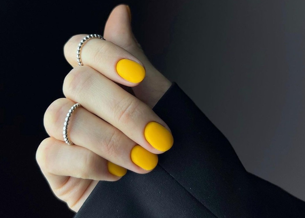 Лунный френч на ногтях 💅 – 13 идей модного маникюра с фото