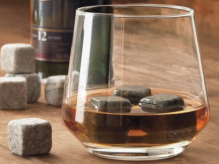 Камни для виски – хороший подарок на День Защитников