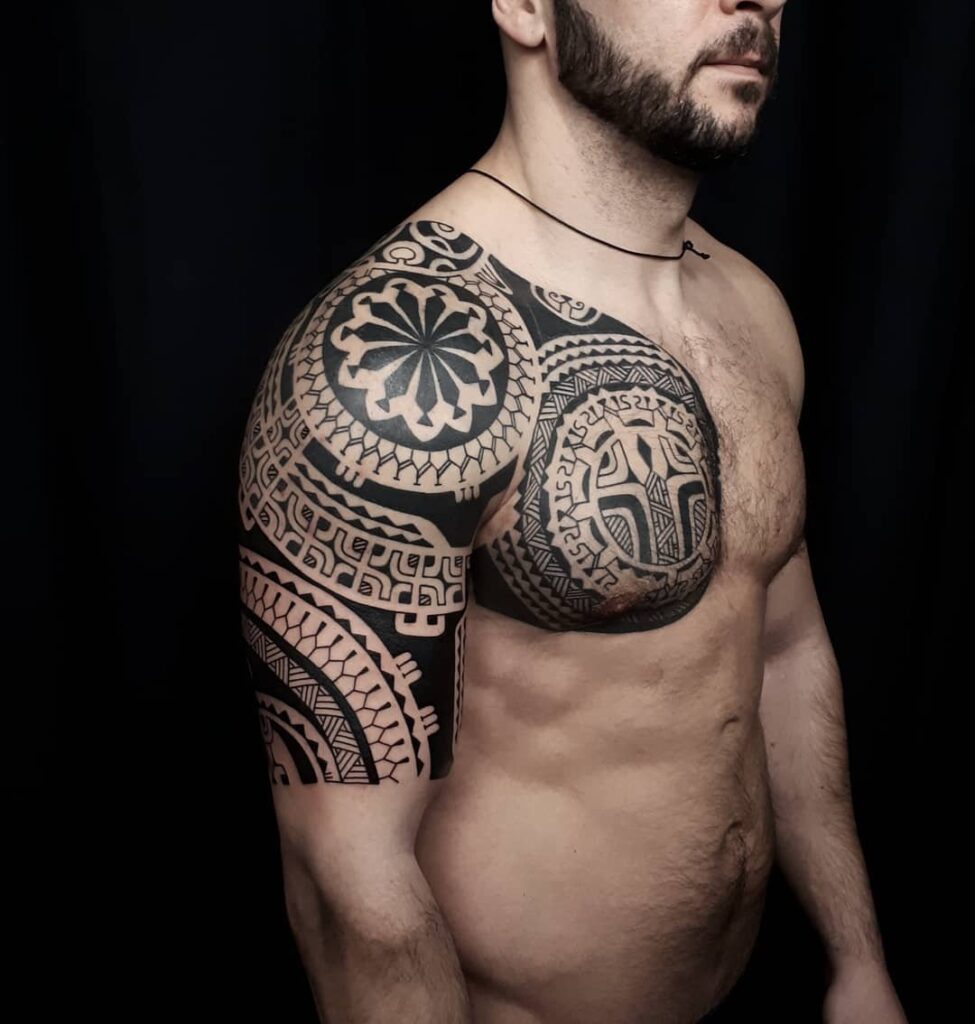 Мужская татуировка в стиле Полинезия