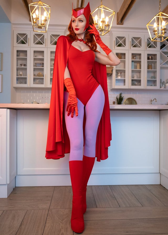 Багряна Відьма – яскравий жіночий костюм на Хелловін