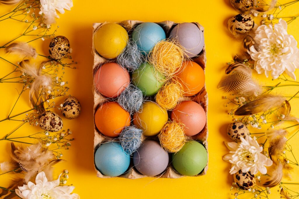 11 оригинальных способов покрасить яйца на Пасху