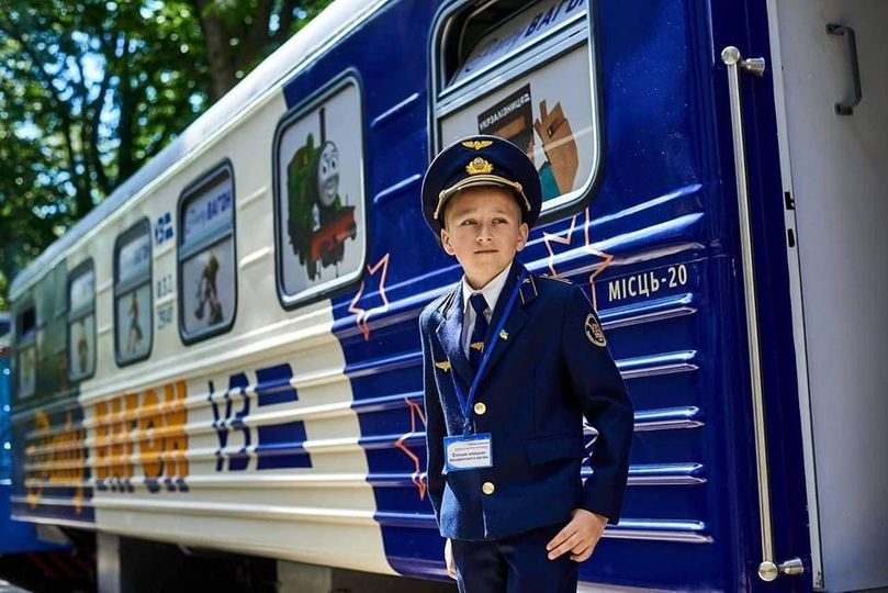Київська дитяча залізниця у Сирецькому парку – гарне місце, куди можна піти з дитиною погуляти