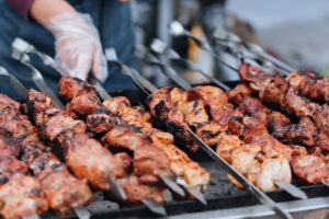 Рецепты маринадов для шашлыка: как выбрать и замариновать мясо