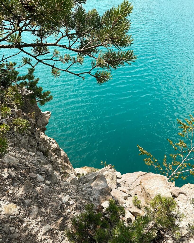 Відпочивати на блакитному озері в Україні
