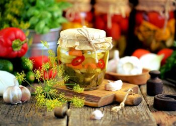 Консервація на зиму: найсмачніші рецепти огірків, помідорів, кабачків