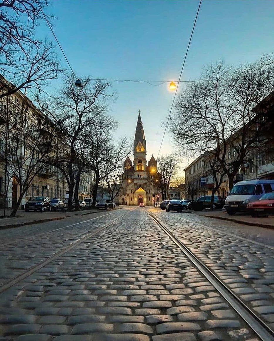 Прогулка возле лютеранской кирки святого Павла, Одесса