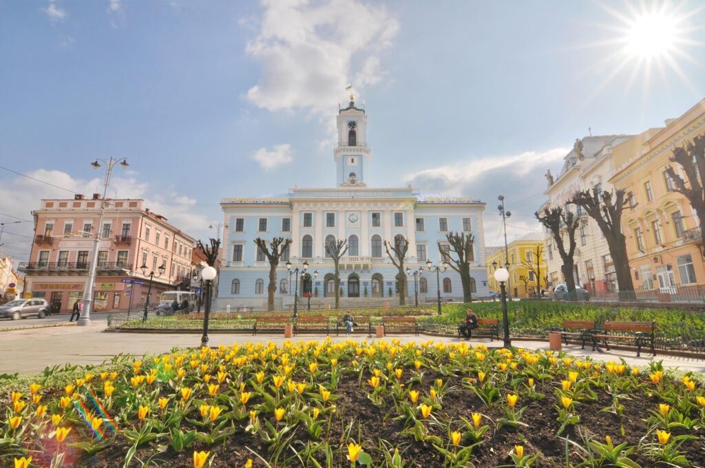 Городская ратуша на Центральной площади Черновцов – «Сердце города» 