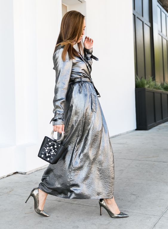 Пальто у модному срібному кольорі