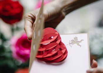 Подарунки на День святого Валентина своїми руками: оригінальні ідеї поробок та листівок
