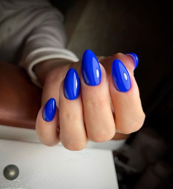 Синій базовий колір для нігтів