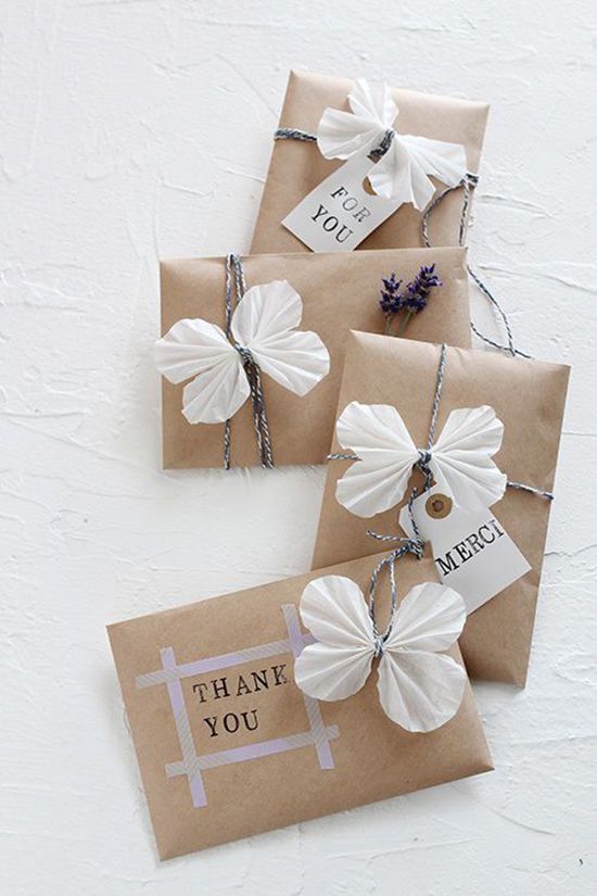 Як упакувати плоский подарунок у папір – ідеї декору