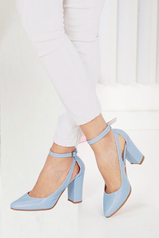 Останні тенденції у світі моди – блакитні туфлі
