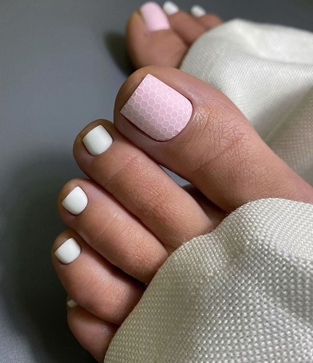 Покраска ногтей на ногах – матовое покрытие