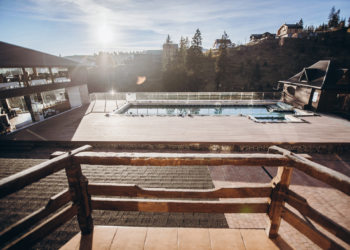 Відпочинок в Карпатах з басейном: кращі готелі Карпат влітку