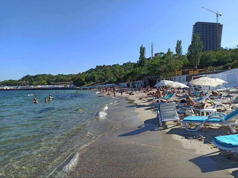 Безкоштовні пляжі Одеси – Дельфін під Французьким бульваром