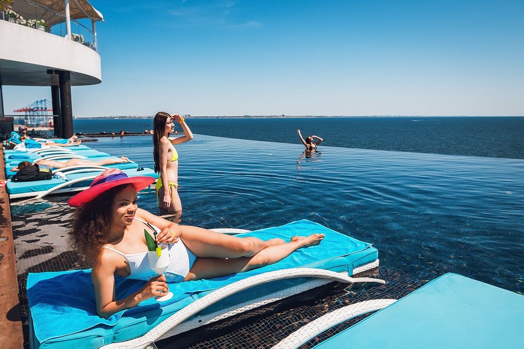 Немо Одеса пляж – відкриті басейни Одеса на Ланжероні поряд із дельфінарієм