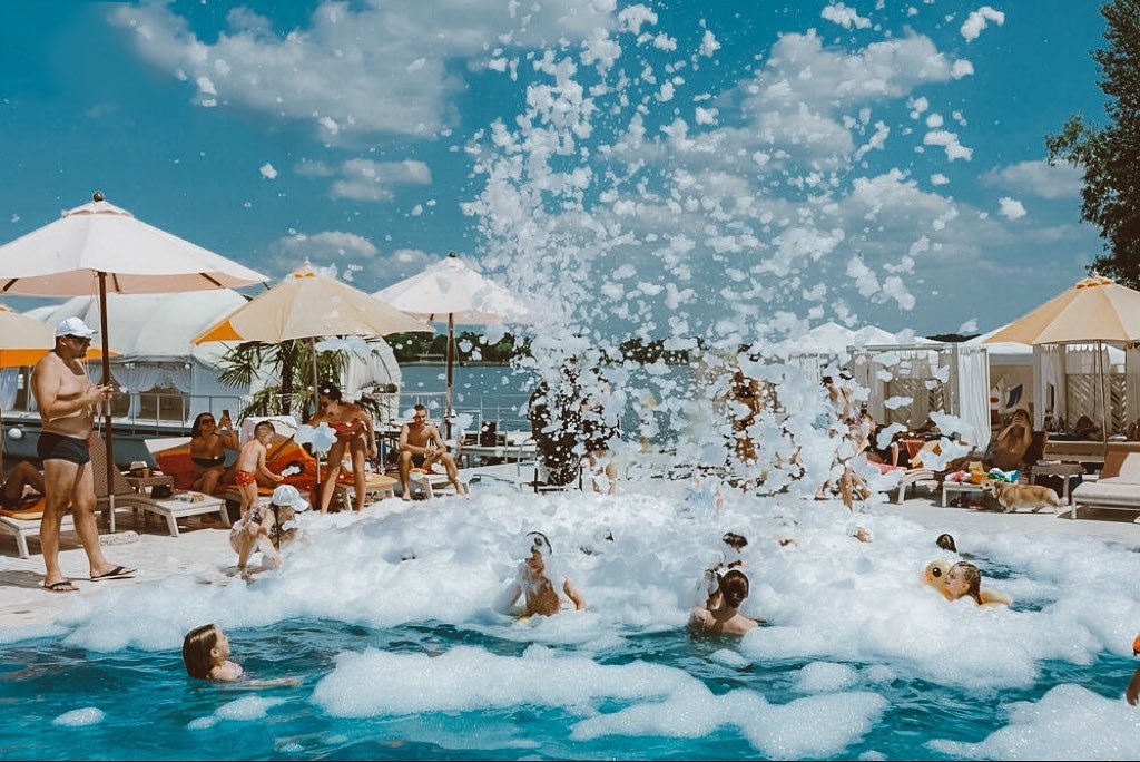 Отдохнуть летом с открытым бассейном, Киев