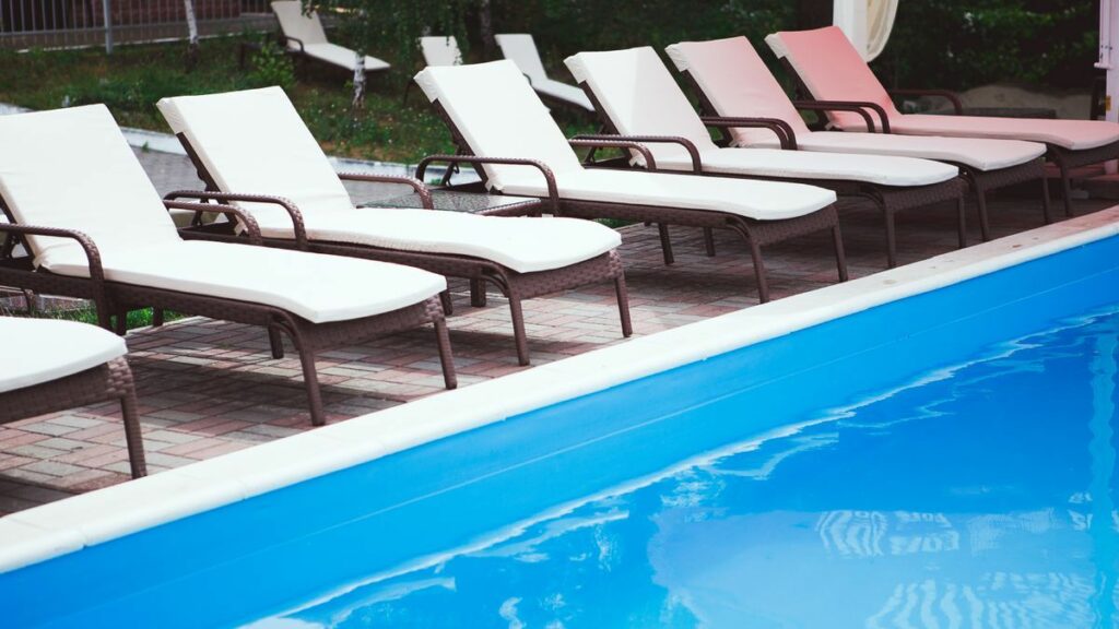 Комплекс для отдыха летом «VitaPark Борисфен» с бассейном