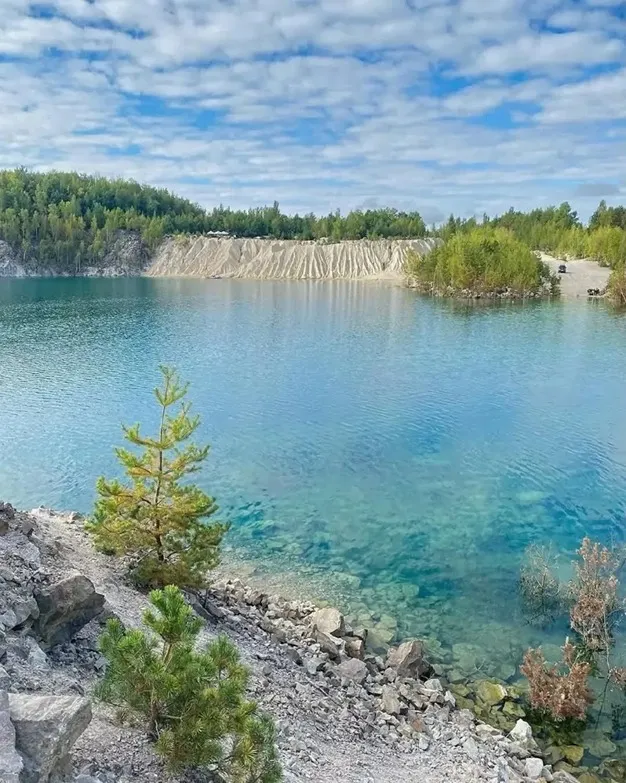 Панорамний вид на Дружбівський кар'єр